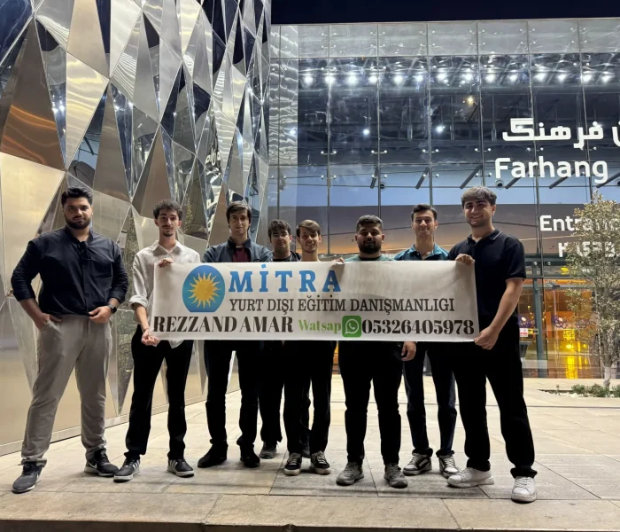 Tebriz Tıp Bilimleri Üniversitesinde okumak için İran'a giden öğrenciler